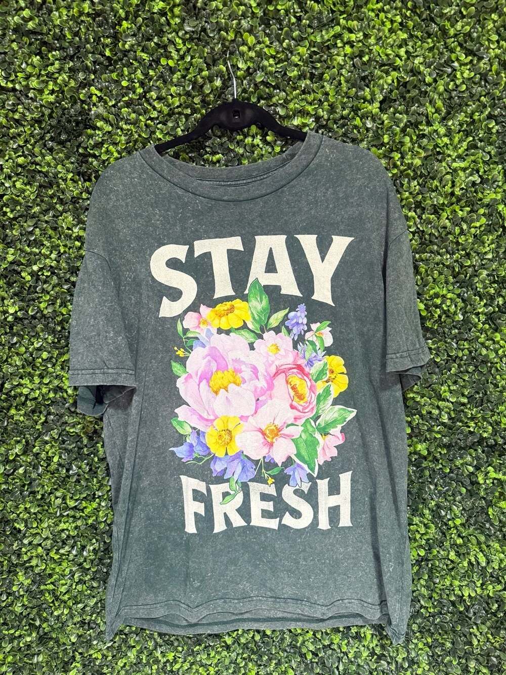 Mad Engine Stay Fresh Graphic T-Shirt Size LG/G Mineral Wash Floral